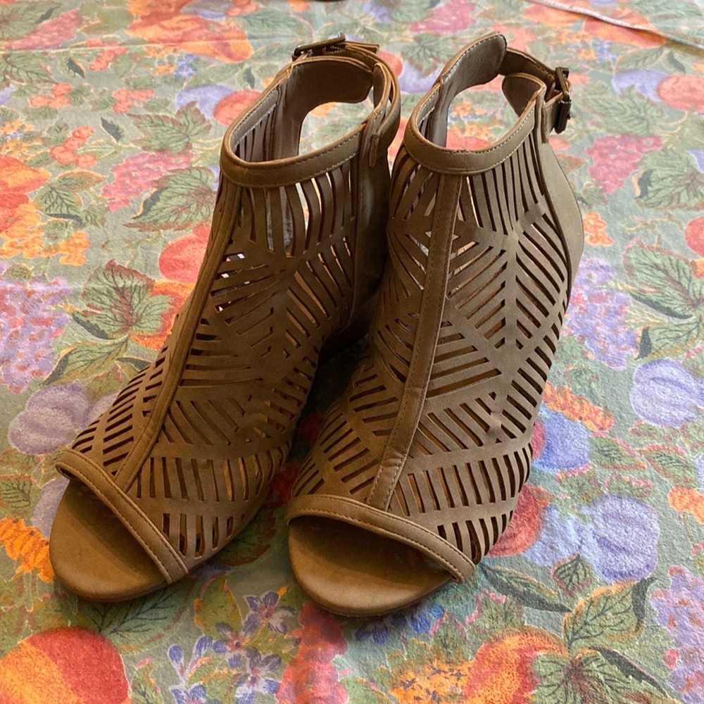 Wedge sandals